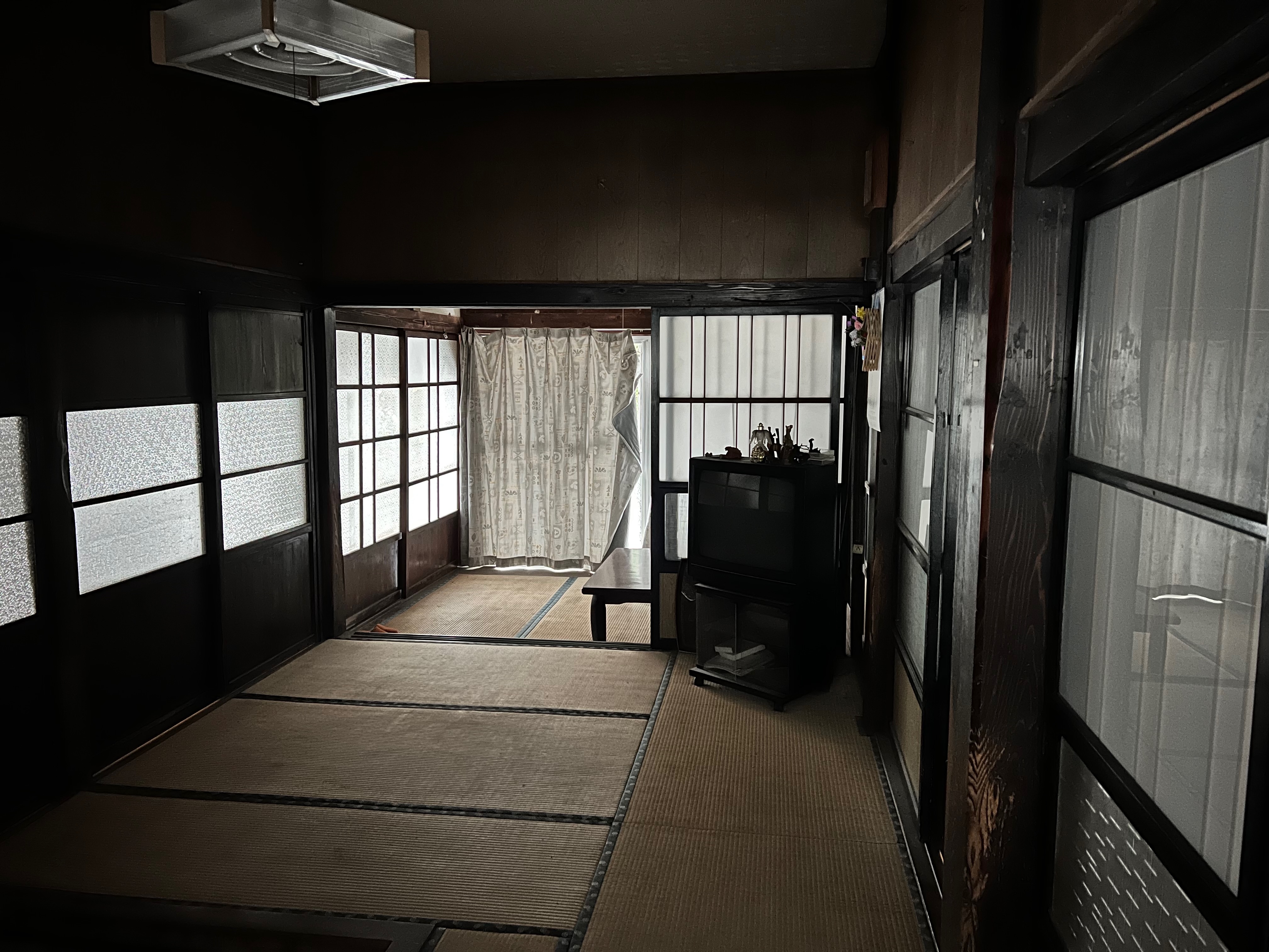Light through shoji screens — the silent hall